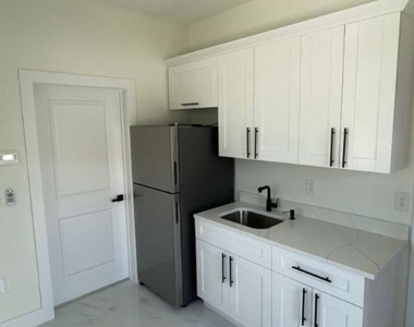 528 Raintree Street E - Photo Thumbnail 6
