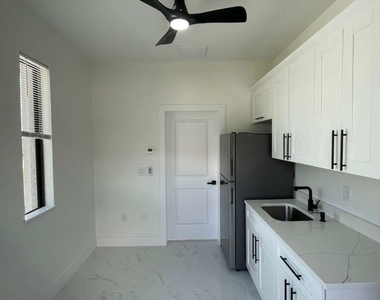 528 Raintree Street E - Photo Thumbnail 11