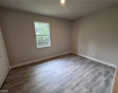 1305 Andover Drive - Photo Thumbnail 4