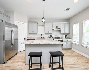 5007 Briscoe Street - Photo Thumbnail 5