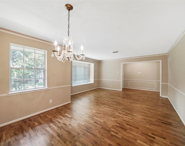 4406 Rosebay Drive - Photo Thumbnail 3