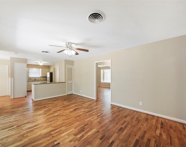 4406 Rosebay Drive - Photo Thumbnail 14