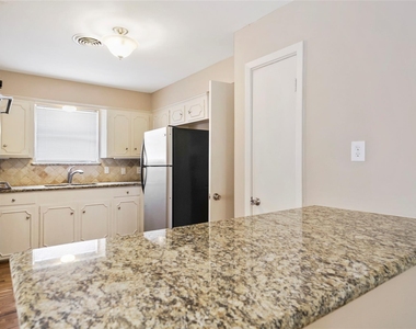 4406 Rosebay Drive - Photo Thumbnail 9
