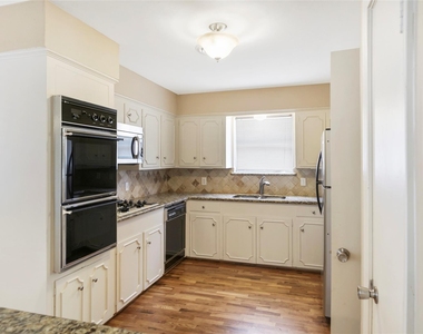 4406 Rosebay Drive - Photo Thumbnail 12