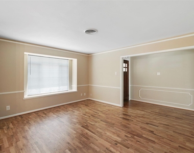 4406 Rosebay Drive - Photo Thumbnail 2