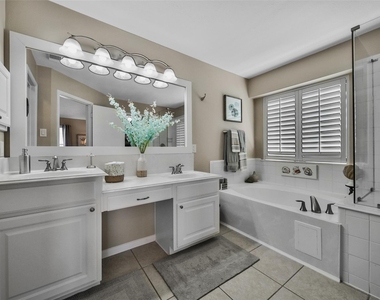 9514 Trailing Moss Drive - Photo Thumbnail 19
