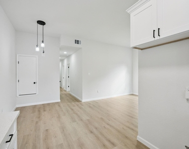 422 New Hampshire Street - Photo Thumbnail 5