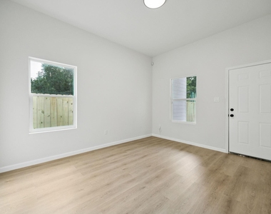 422 New Hampshire Street - Photo Thumbnail 9