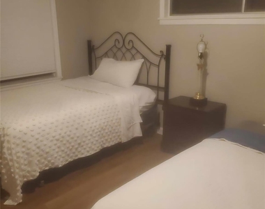 1102 Woods Drive - Photo Thumbnail 8