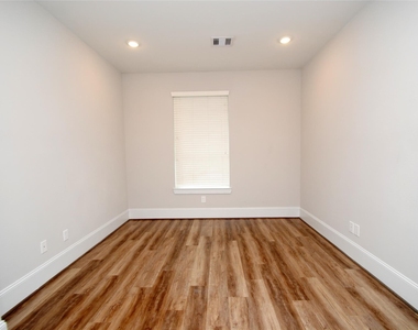 1270 N Post Oak Road - Photo Thumbnail 10