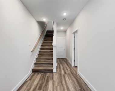 1270 N Post Oak Road - Photo Thumbnail 9