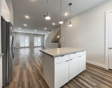 1270 N Post Oak Road - Photo Thumbnail 4