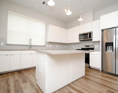 1270 N Post Oak Road - Photo Thumbnail 3