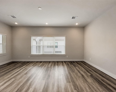 1270 N Post Oak Road - Photo Thumbnail 29