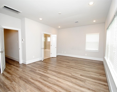 1270 N Post Oak Road - Photo Thumbnail 30