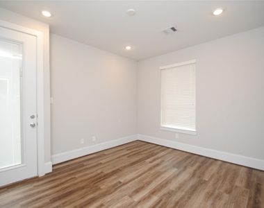 1270 N Post Oak Road - Photo Thumbnail 11