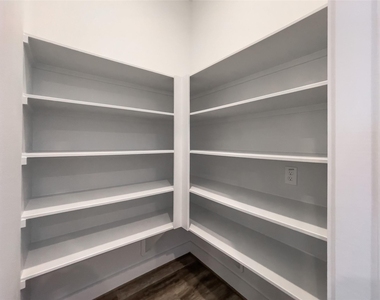 1270 N Post Oak Road - Photo Thumbnail 16
