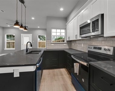 7415 Hezekiah Ln - Photo Thumbnail 23