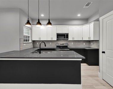 7415 Hezekiah Ln - Photo Thumbnail 18