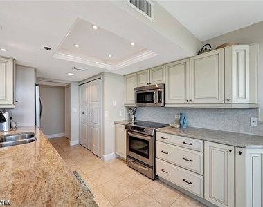 5550 Heron Point Drive - Photo Thumbnail 8