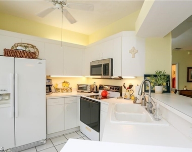3775 Fieldstone Boulevard - Photo Thumbnail 8