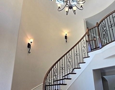 127 Bridgewater - Photo Thumbnail 2