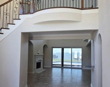 127 Bridgewater - Photo Thumbnail 4