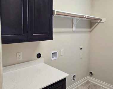 127 Bridgewater - Photo Thumbnail 10