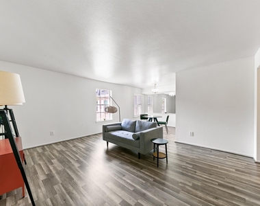 361 N Post Oak Lane - Photo Thumbnail 5