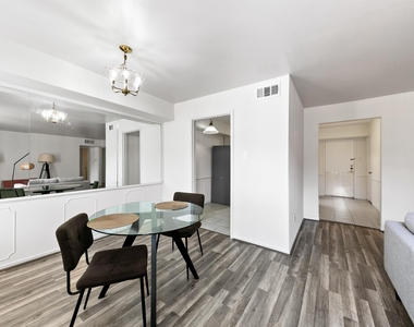 361 N Post Oak Lane - Photo Thumbnail 7