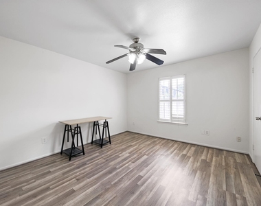 361 N Post Oak Lane - Photo Thumbnail 15