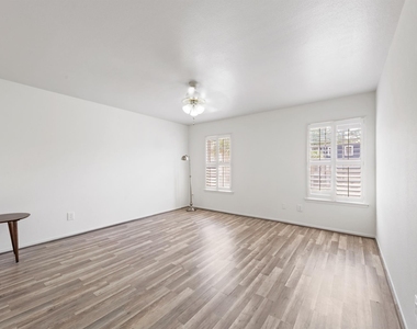 361 N Post Oak Lane - Photo Thumbnail 18