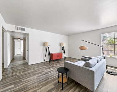 361 N Post Oak Lane - Photo Thumbnail 4