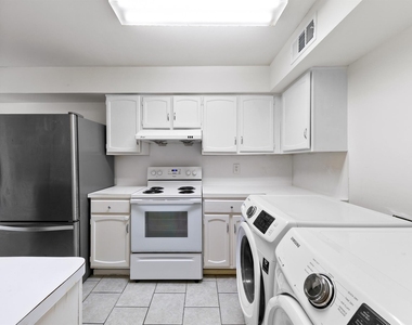 361 N Post Oak Lane - Photo Thumbnail 11