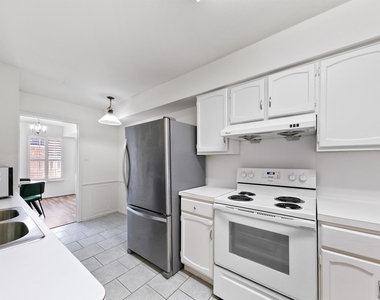 361 N Post Oak Lane - Photo Thumbnail 12