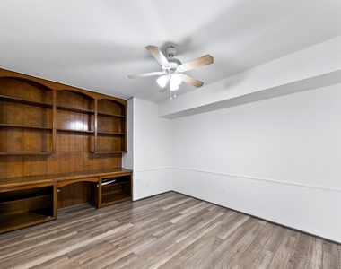 361 N Post Oak Lane - Photo Thumbnail 13