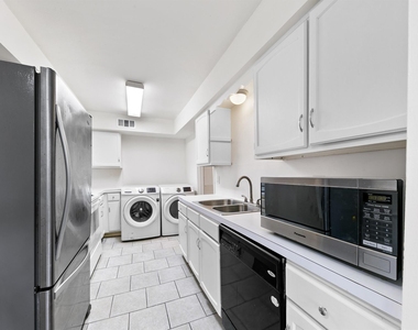 361 N Post Oak Lane - Photo Thumbnail 10