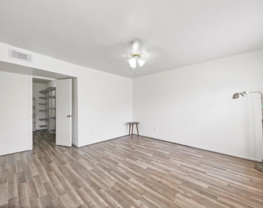 361 N Post Oak Lane - Photo Thumbnail 19