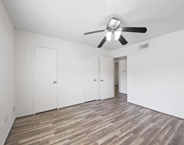 361 N Post Oak Lane - Photo Thumbnail 16