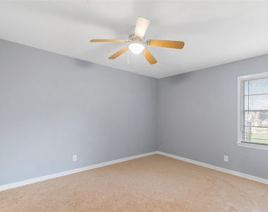 10502 Royal Oaks Drive - Photo Thumbnail 13