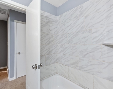 10502 Royal Oaks Drive - Photo Thumbnail 12