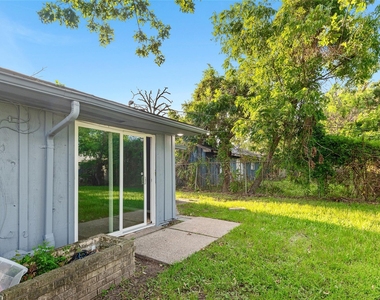 10502 Royal Oaks Drive - Photo Thumbnail 18
