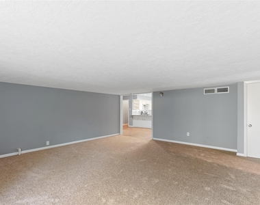 10502 Royal Oaks Drive - Photo Thumbnail 6