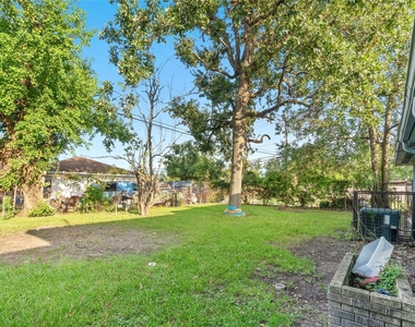 10502 Royal Oaks Drive - Photo Thumbnail 19