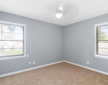 10502 Royal Oaks Drive - Photo Thumbnail 14