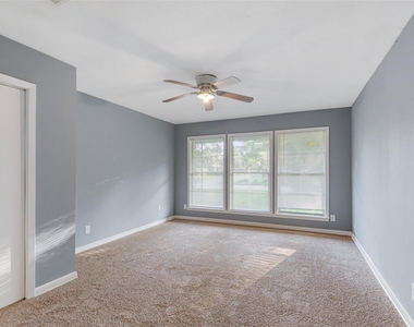 10502 Royal Oaks Drive - Photo Thumbnail 10