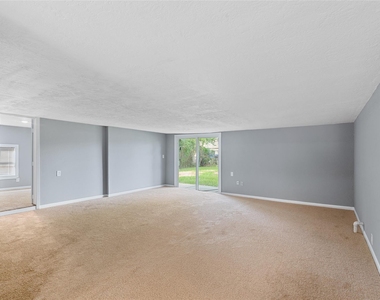 10502 Royal Oaks Drive - Photo Thumbnail 16