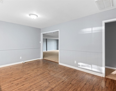 10502 Royal Oaks Drive - Photo Thumbnail 9