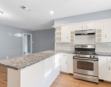 10502 Royal Oaks Drive - Photo Thumbnail 3