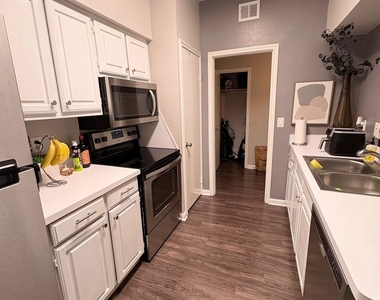 2475 Underwood Street - Photo Thumbnail 3